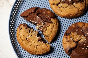 Biscotti tahina e cioccolato