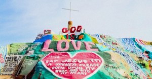 6 American Roadside Oddities Worth the Detour