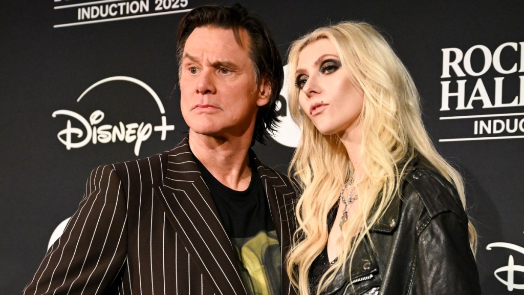 Cindy Lou Who Actor Recalls Reuniting With the Grinch 25 Years Later